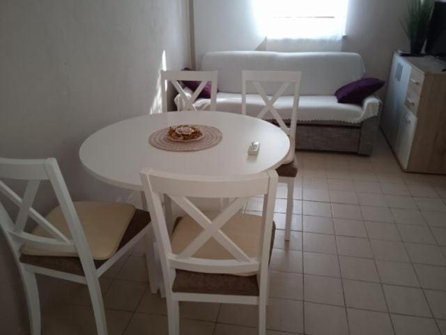 Sandra Vir Extérieur photo